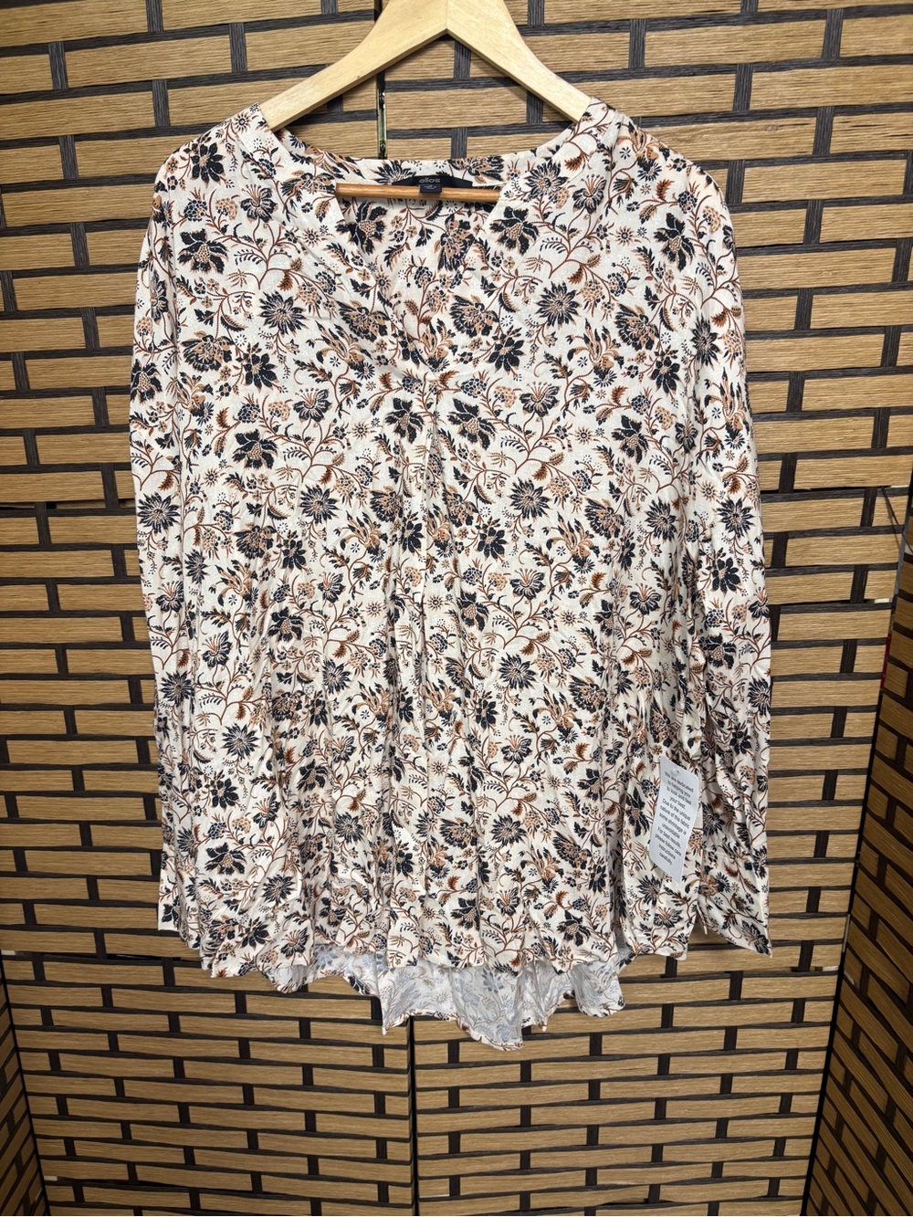 Ellos cream floral blouse size 20